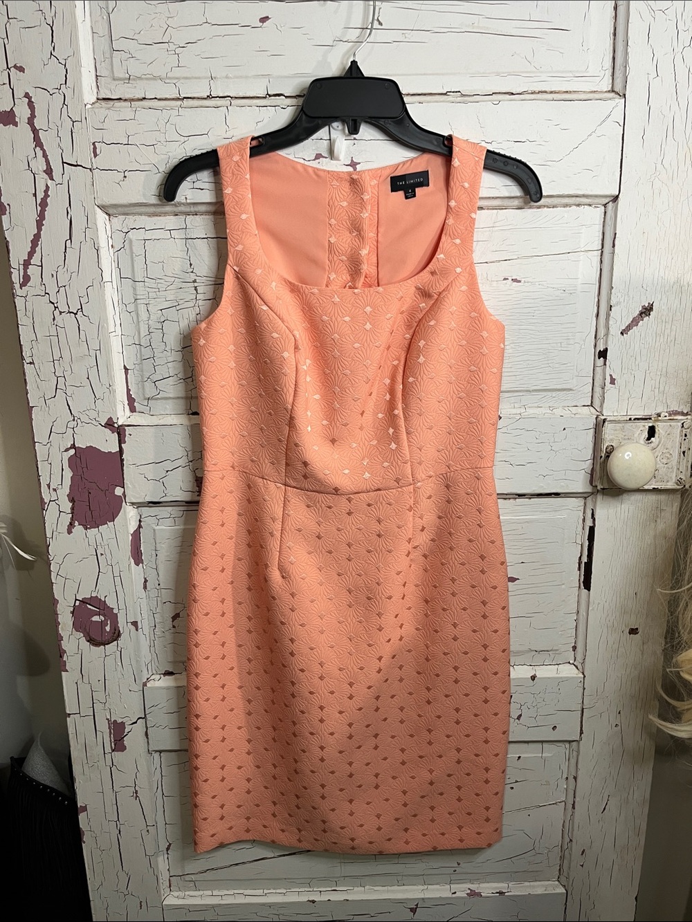 The Limited Peach Sleeveless seashell Textured Sheath Dress in Sz 4